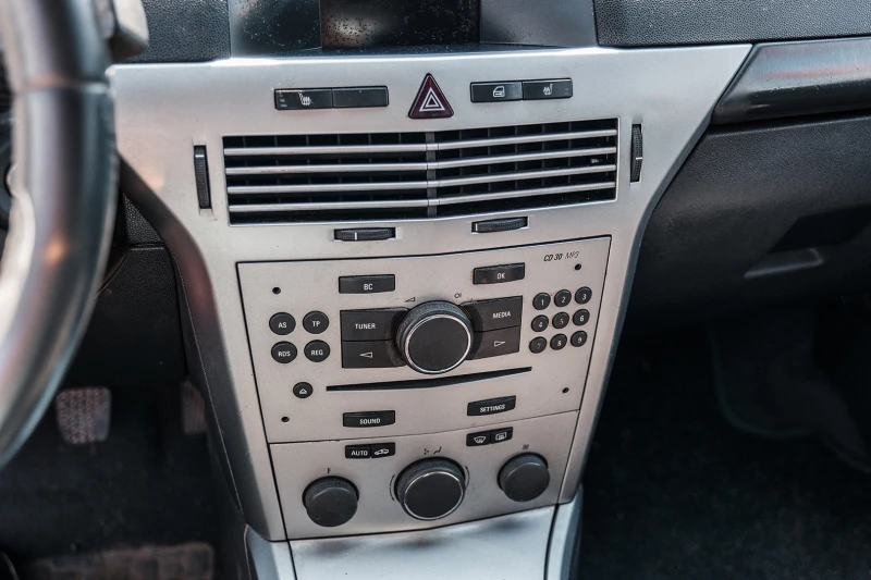 Opel Astra, снимка 8 - Автомобили и джипове - 52007768