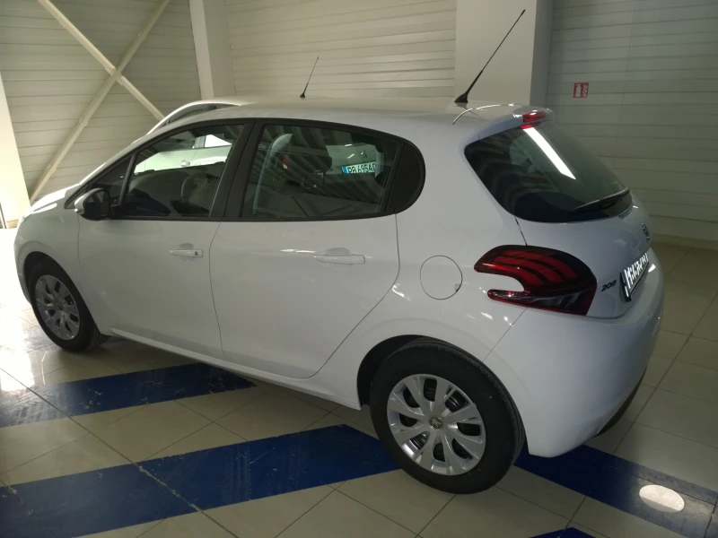 Peugeot 208, снимка 5 - Автомобили и джипове - 52588329