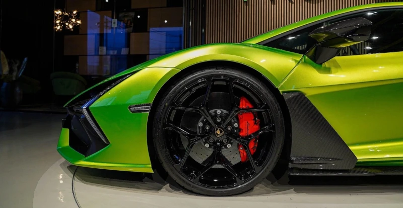 Lamborghini Revuelto 6.5 V12 HPEV 4WD, снимка 9 - Автомобили и джипове - 52541065