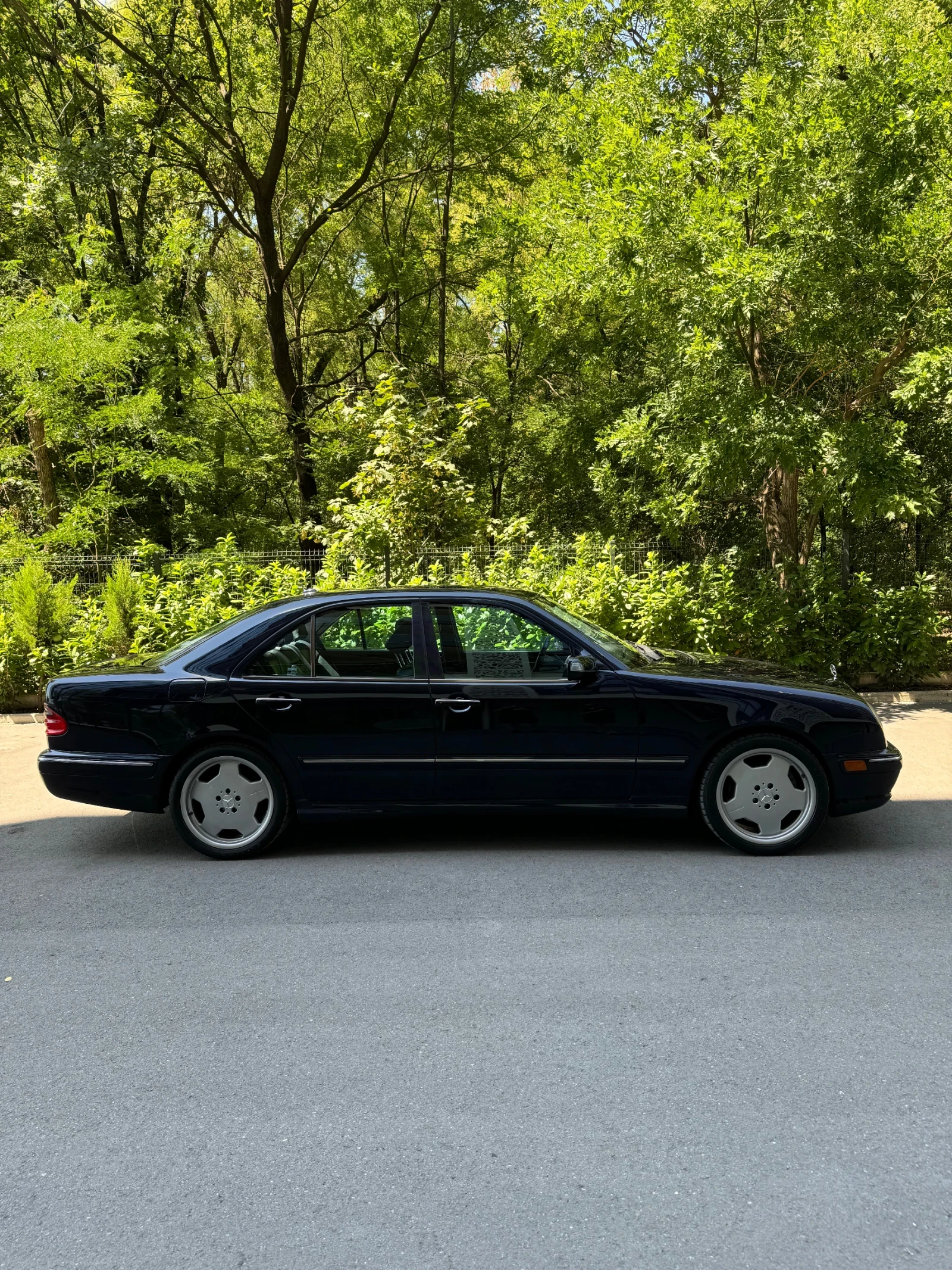 Mercedes-Benz E 55 AMG  - изображение 3