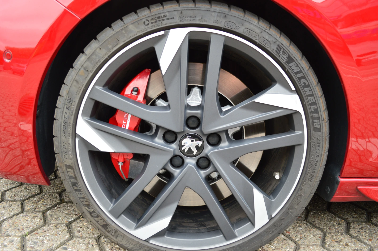 Peugeot 308 GTi - изображение 6