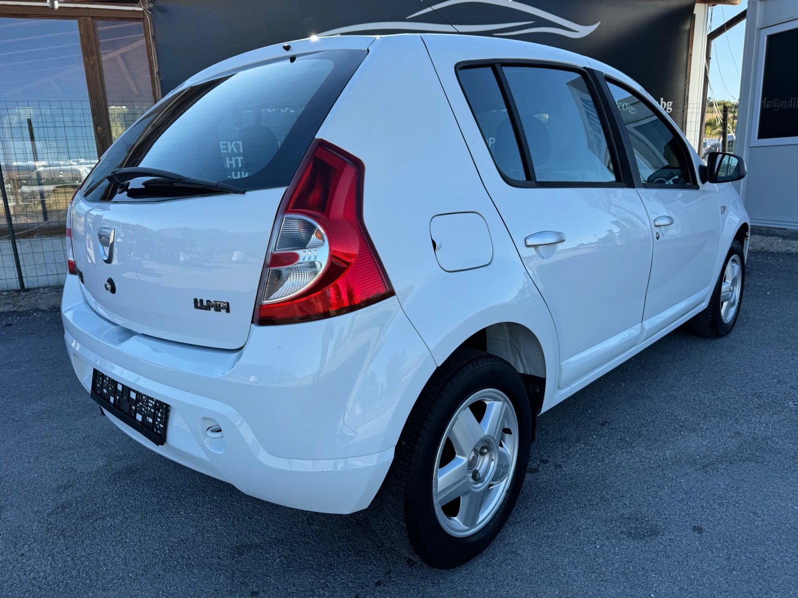 Dacia Sandero 1.4i-ГаЗ - изображение 6
