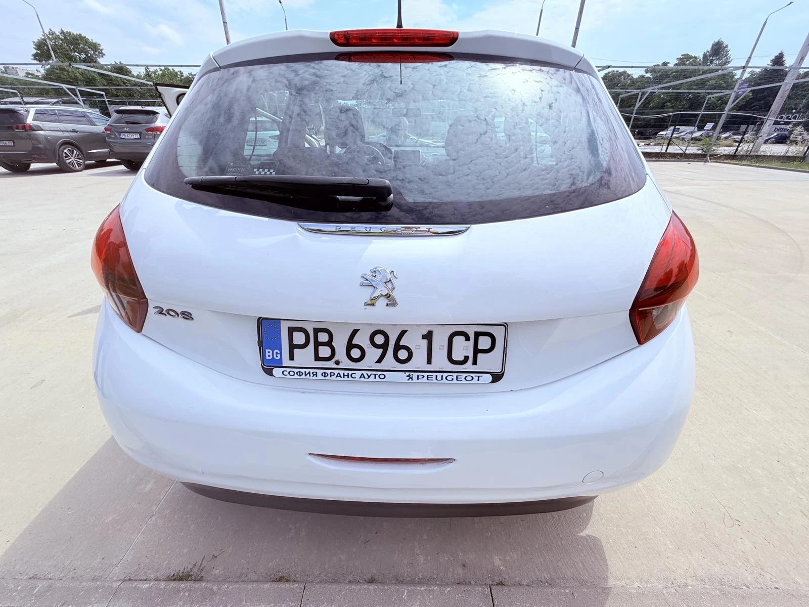 Peugeot 208, снимка 8 - Автомобили и джипове - 53893327