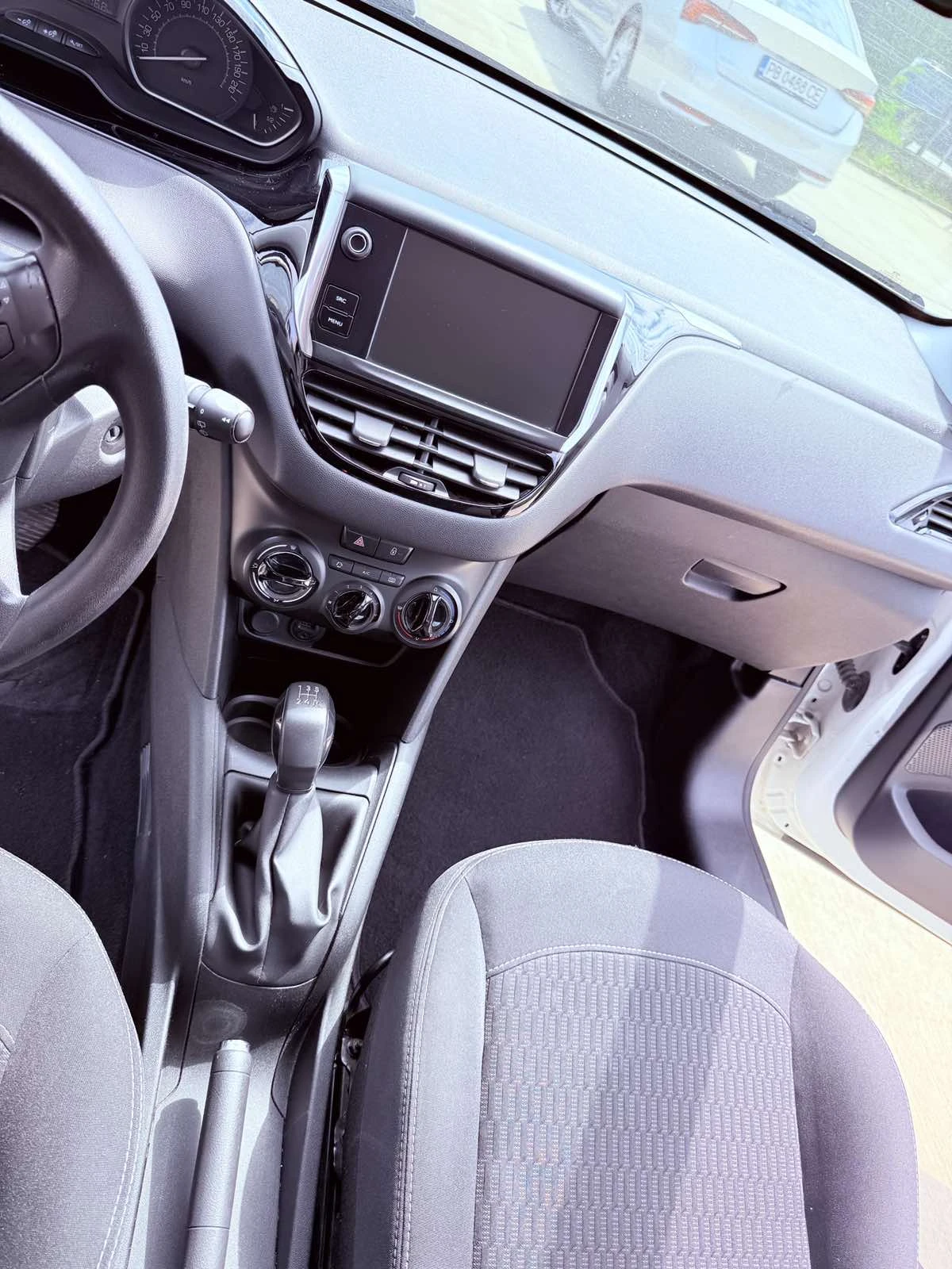 Peugeot 208, снимка 12 - Автомобили и джипове - 53893327