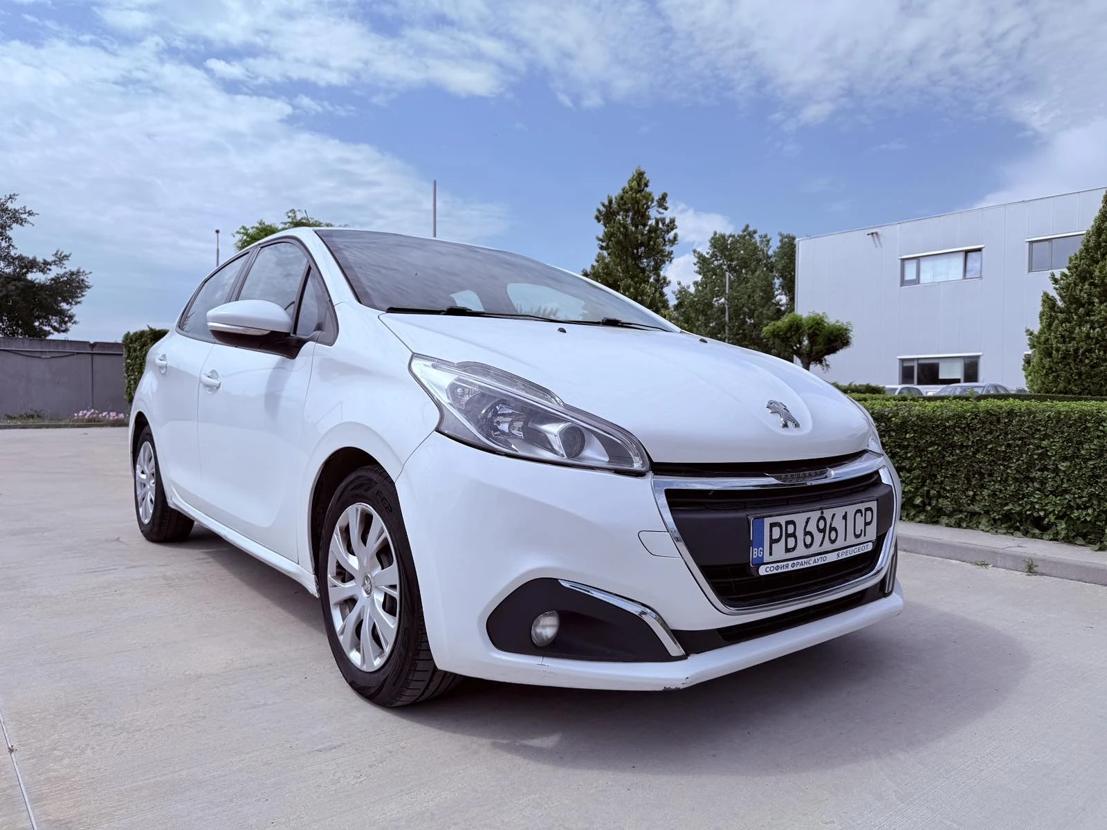 Peugeot 208, снимка 15 - Автомобили и джипове - 53893327