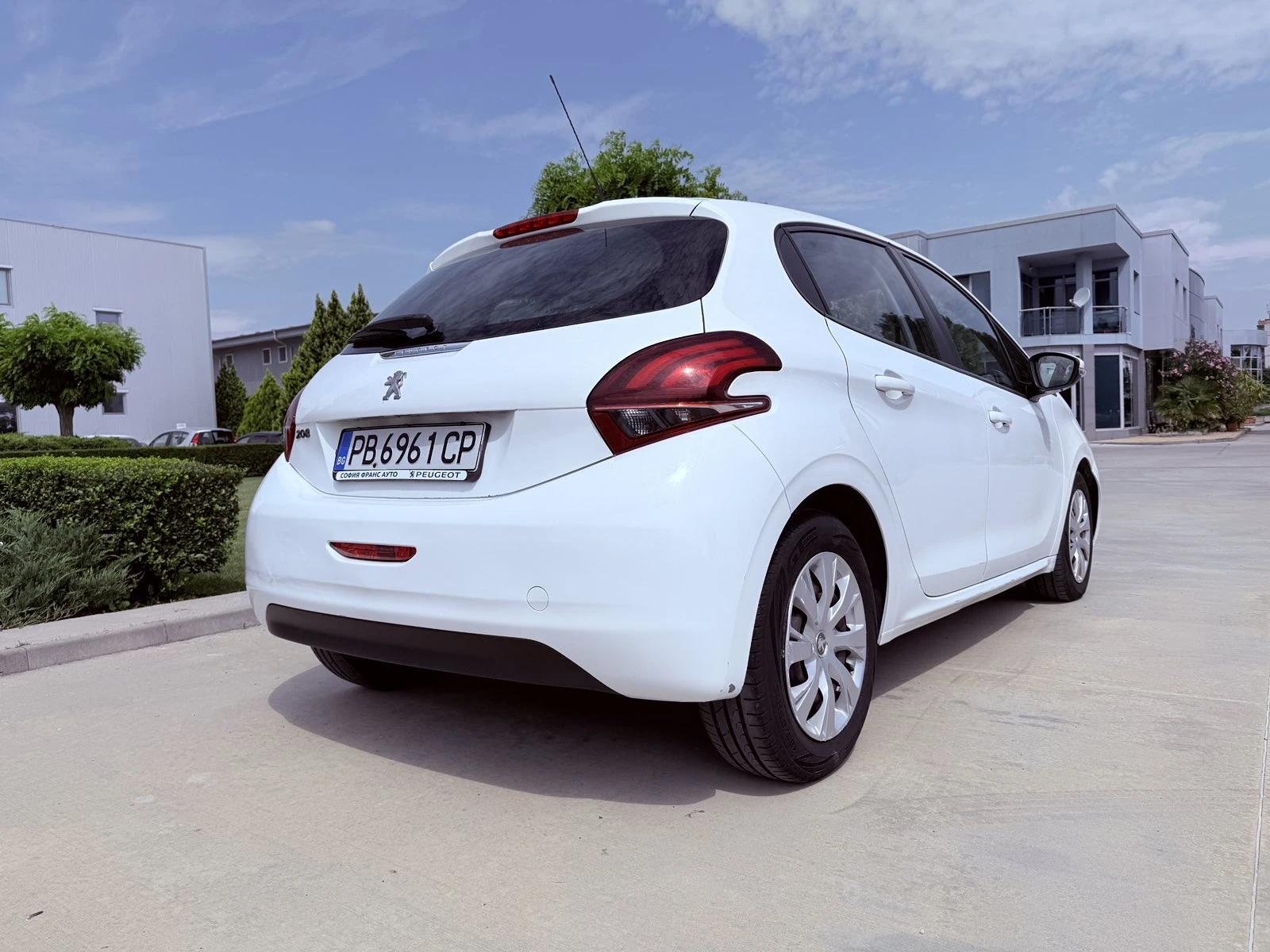 Peugeot 208, снимка 9 - Автомобили и джипове - 53893327