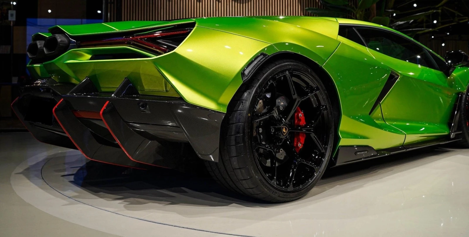 Lamborghini Revuelto 6.5 V12 HPEV 4WD | Mobile.bg   16