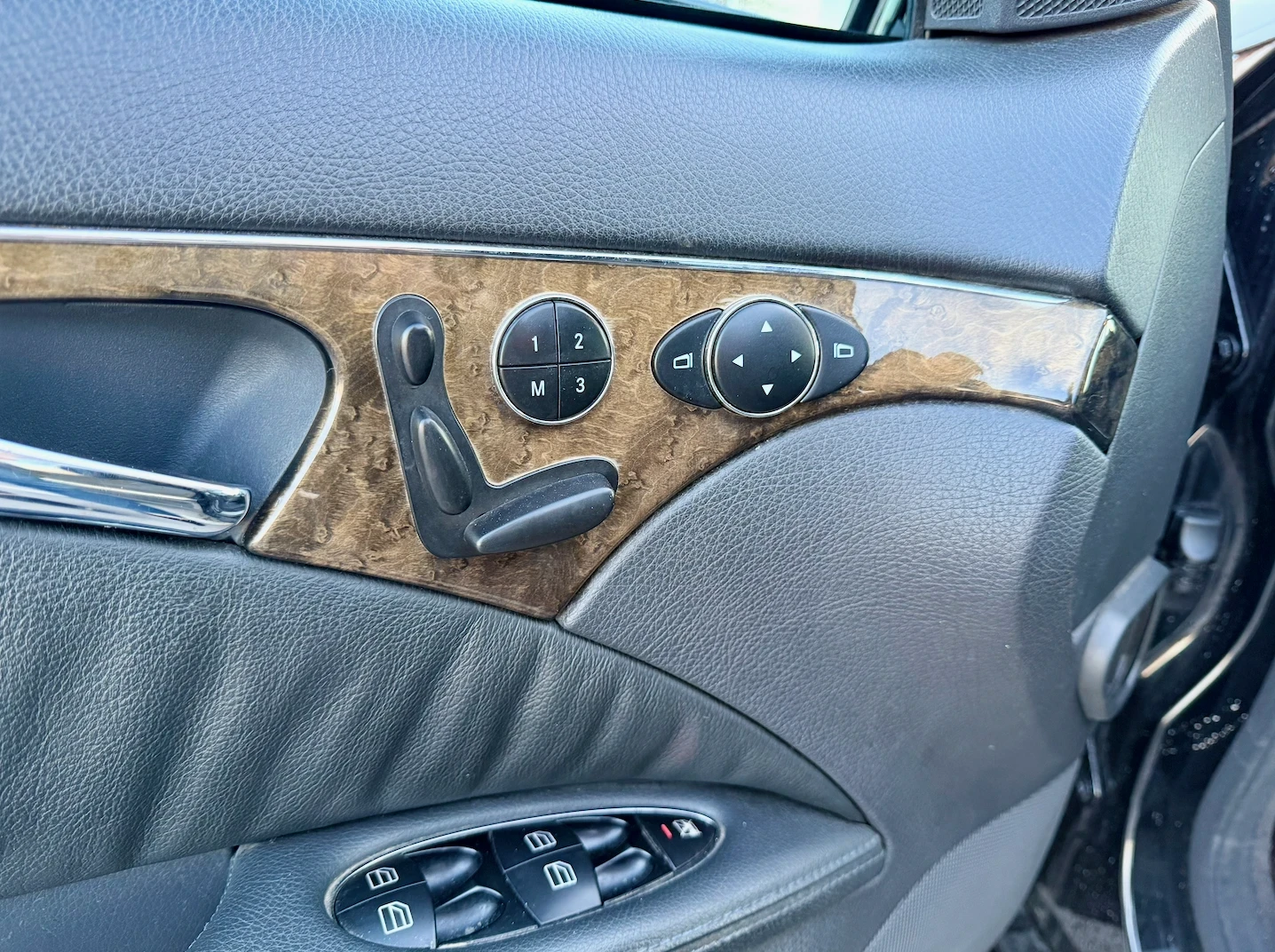 Mercedes-Benz E 320 CDI , 7 G-Tronic , Сервизна история, снимка 8 - Автомобили и джипове - 53818528