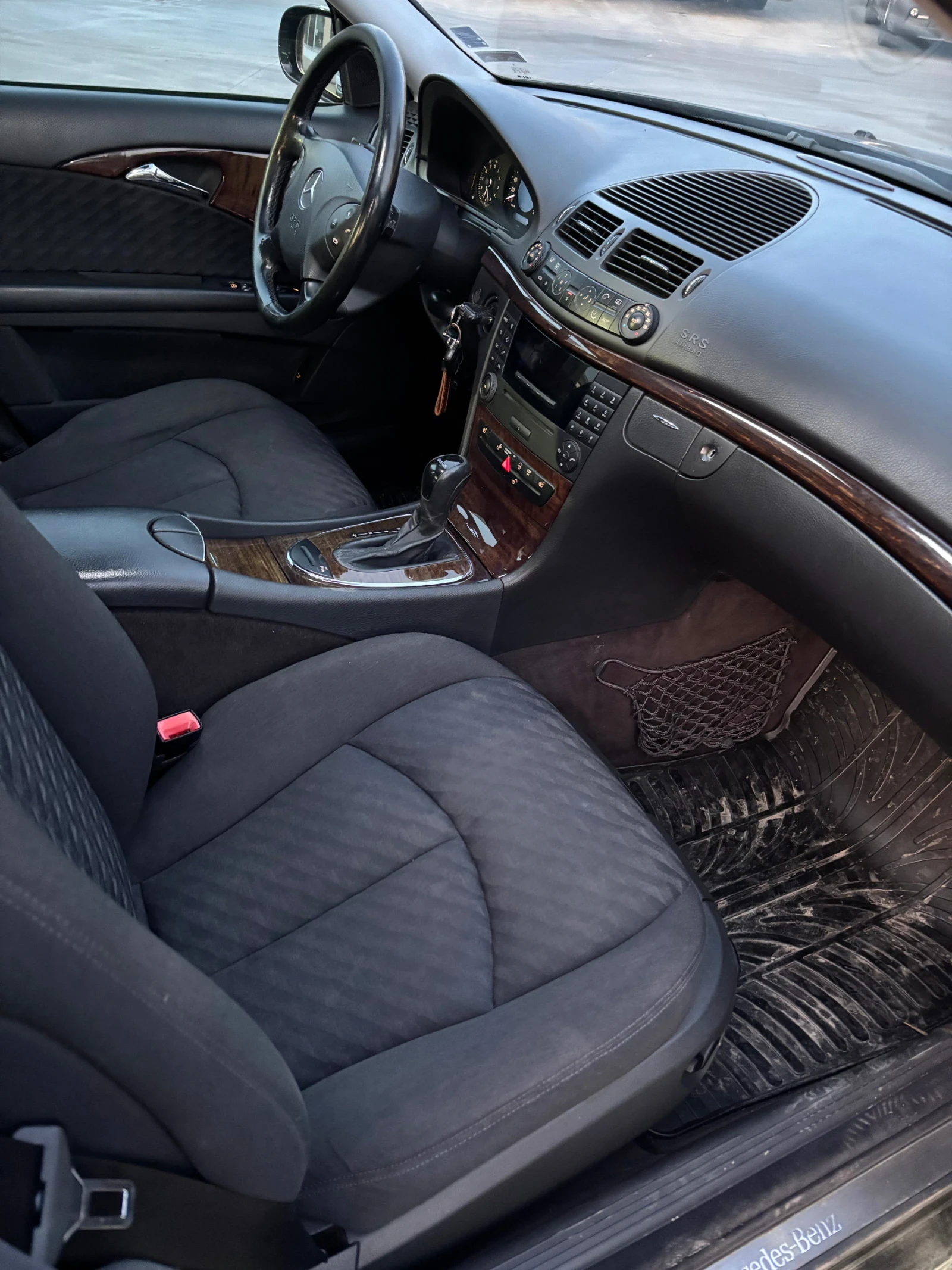 Mercedes-Benz E 220, снимка 9 - Автомобили и джипове - 53867853