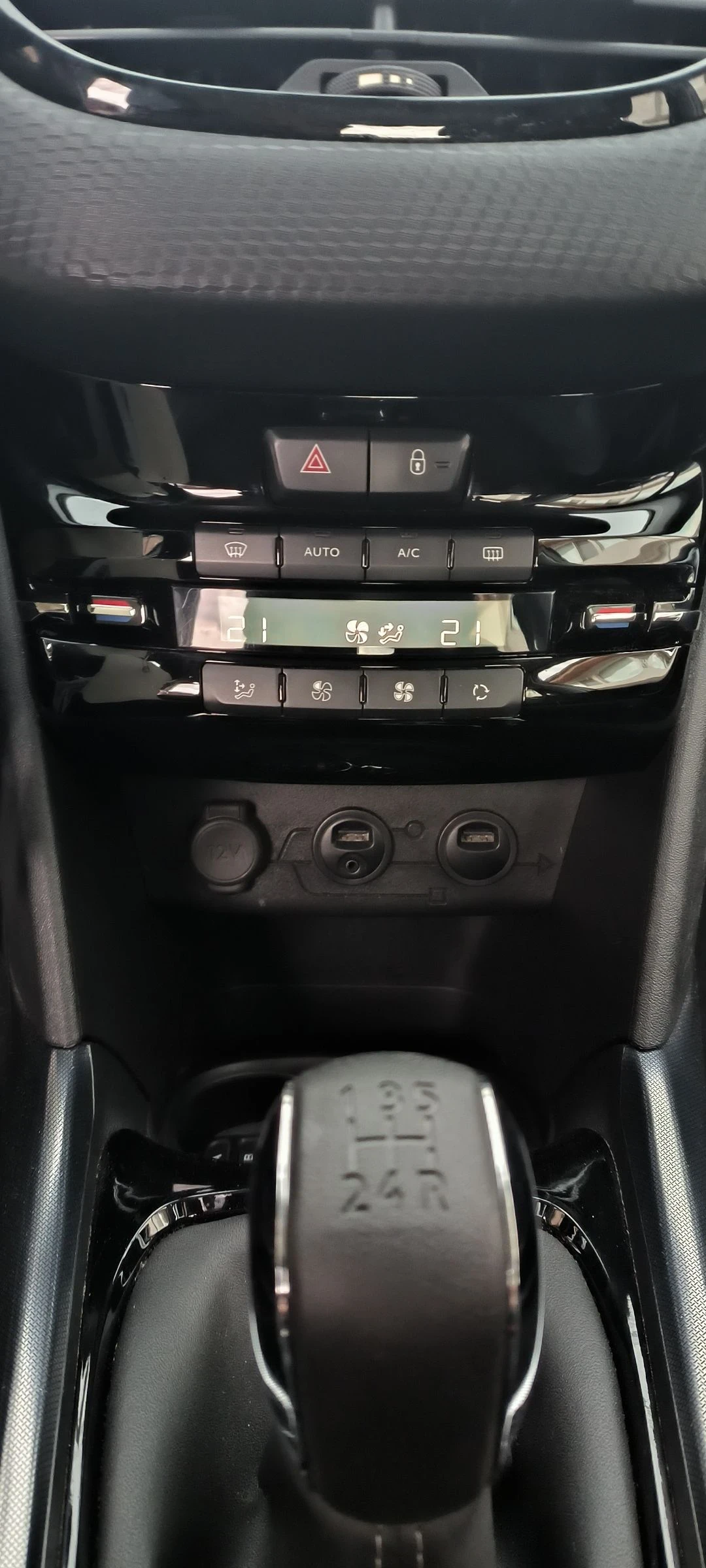 Peugeot 2008 1.6vti, снимка 11 - Автомобили и джипове - 55280975