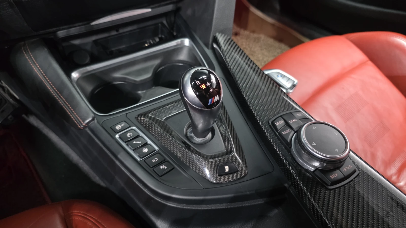 BMW M4 CARBON* HUD* КОЖА* НАВИ* 360, снимка 13 - Автомобили и джипове - 55395831