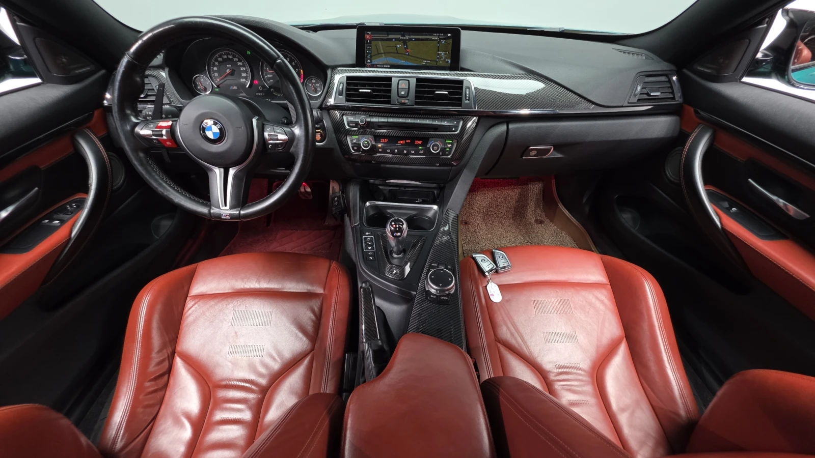 BMW M4 CARBON* HUD* КОЖА* НАВИ* 360, снимка 7 - Автомобили и джипове - 55395831