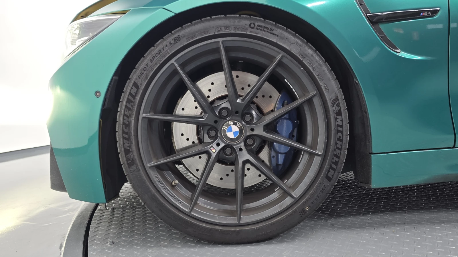 BMW M4 CARBON* HUD* КОЖА* НАВИ* 360, снимка 5 - Автомобили и джипове - 55395831