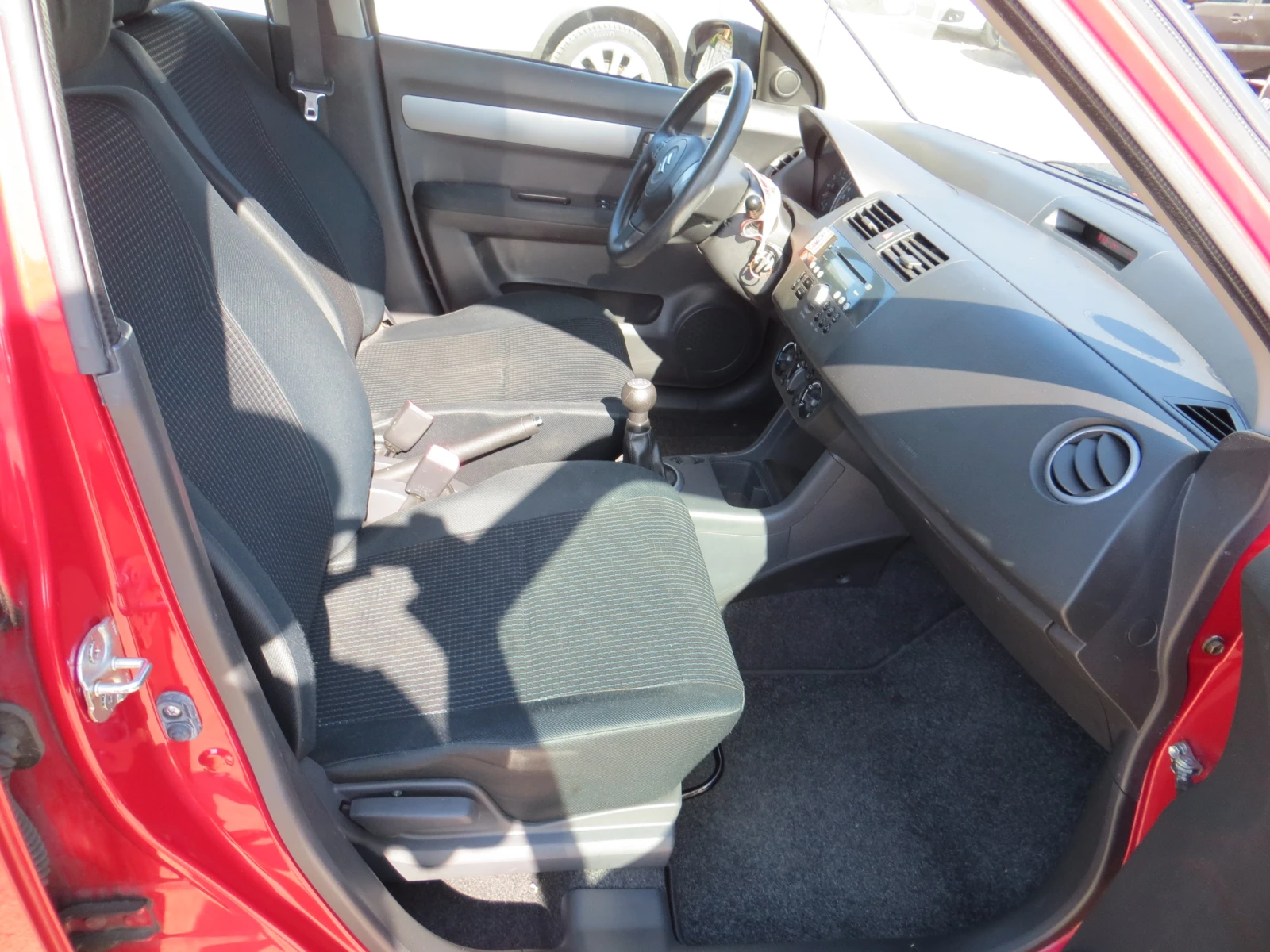 Suzuki Swift 1.3I-КЛИМА, снимка 16 - Автомобили и джипове - 55908270