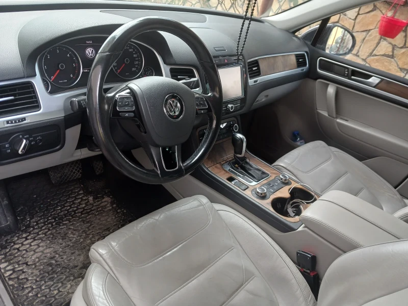 VW Touareg, снимка 5 - Автомобили и джипове - 49221981