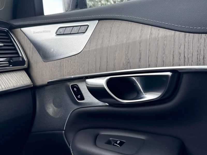 Volvo Xc90 * Ultimate Bright Theme /bowers & wilkins/360/pano, снимка 16 - Автомобили и джипове - 53362733