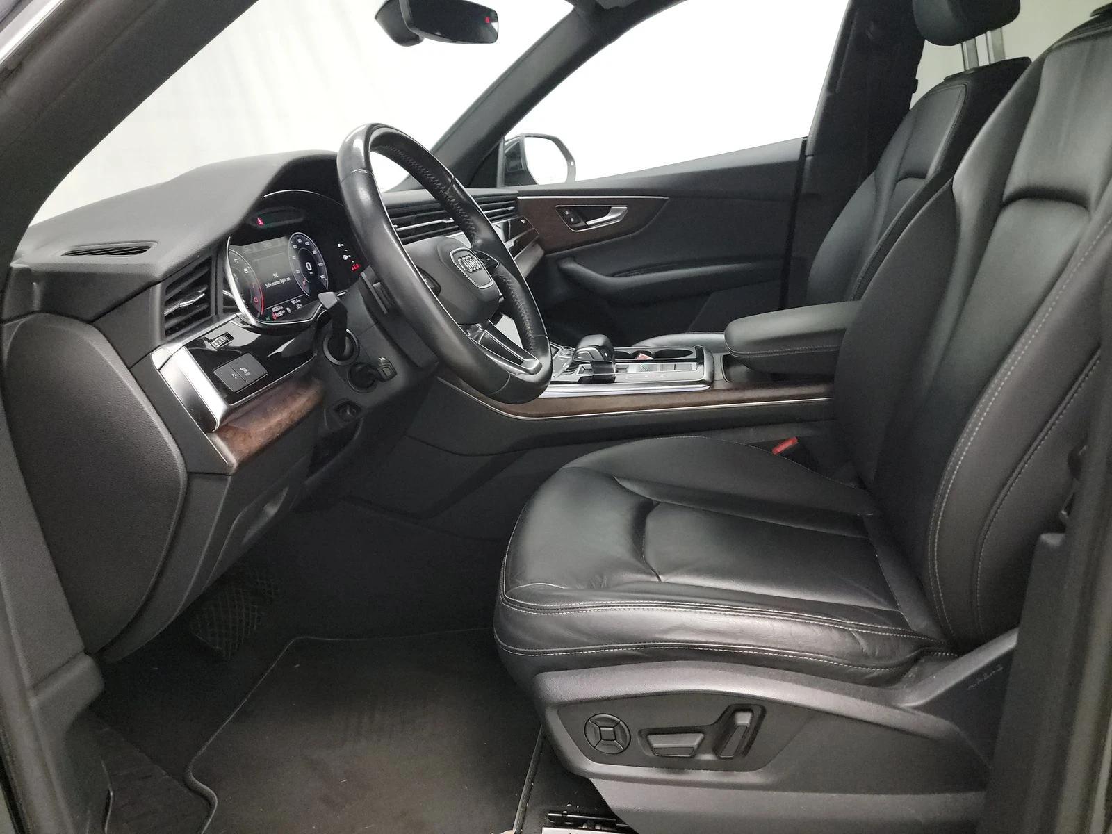 Audi Q8 PREMIUM / ДИГИТАЛНО ТАБЛО / ПАНОРАМА - изображение 7