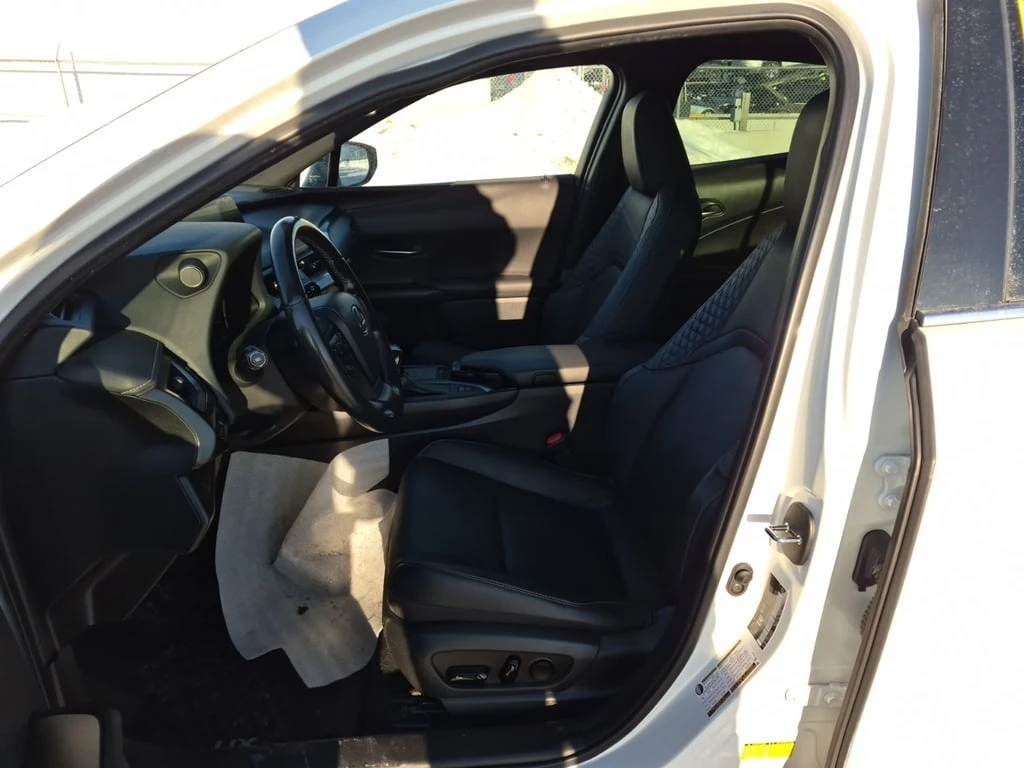 Lexus UX 250h PANO| HEATED SEATS| MEMORY - изображение 5