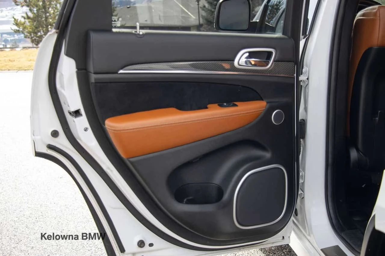 Jeep Grand cherokee * SRT * CARFAX * ФИКСИРАНА ЦЕНА ДО БГ/, снимка 16 - Автомобили и джипове - 53801575