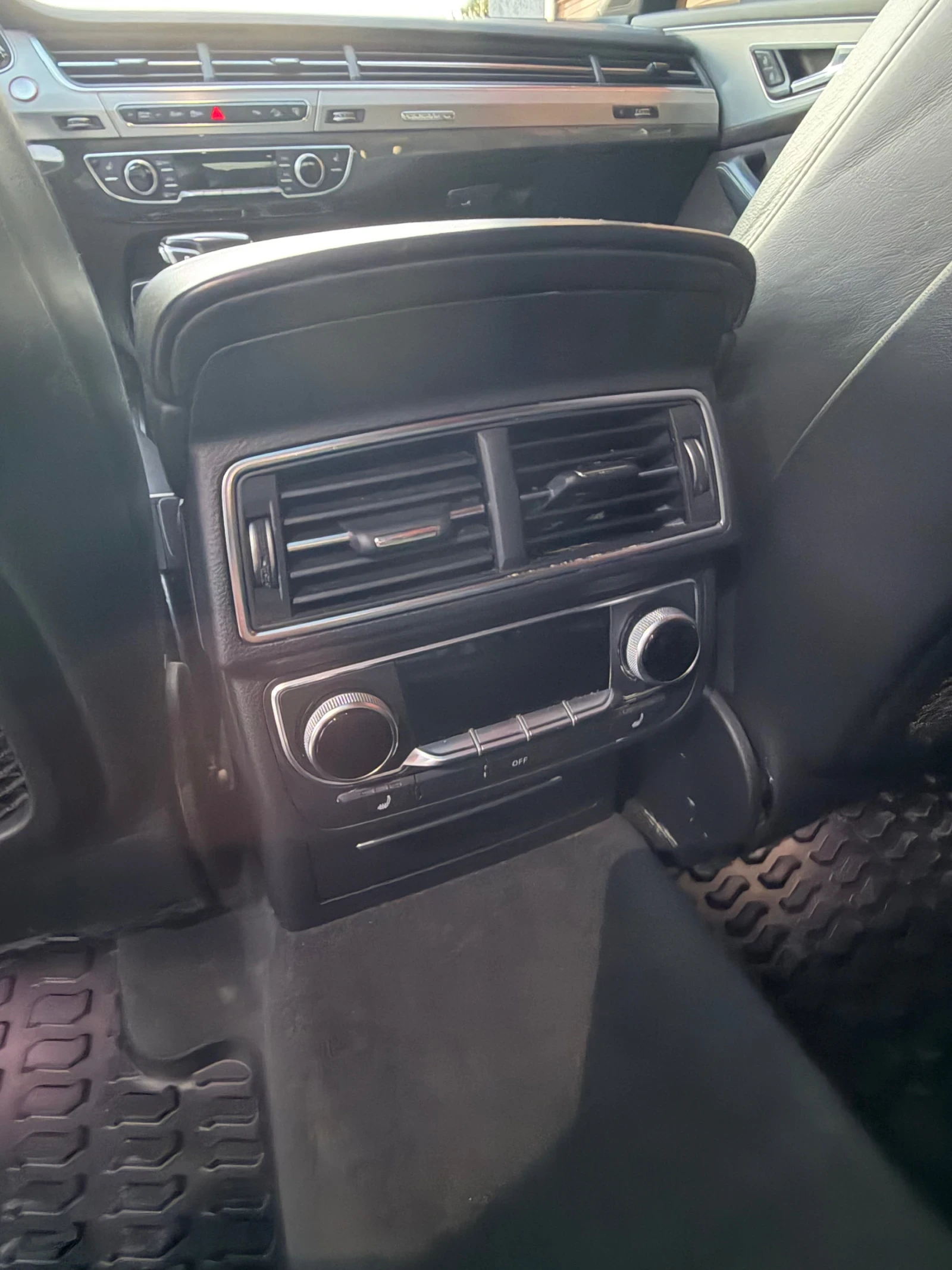 Audi SQ7 ДОБРО СЪСТОЯНИЕ НАПЪЛНО ОБСЛУЖЕН КАСКО БАРТЕР ТОПП, снимка 15 - Автомобили и джипове - 53819113