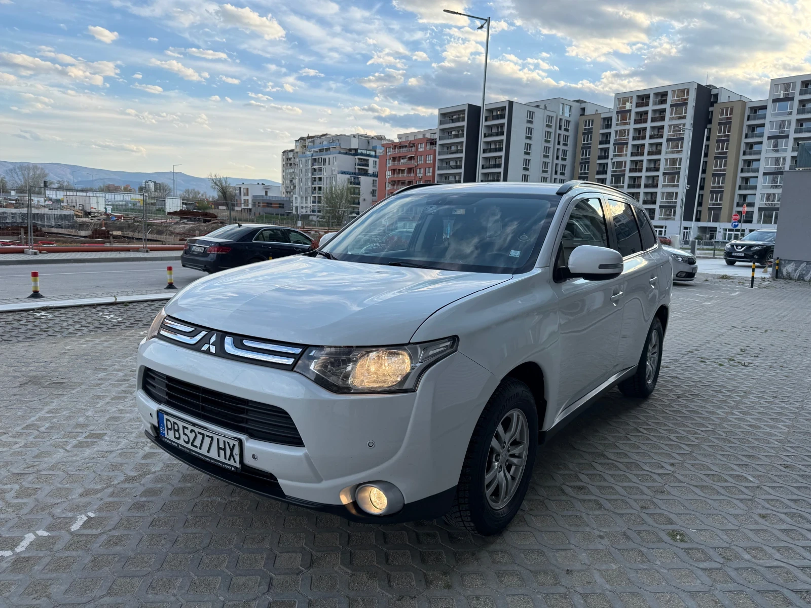 Mitsubishi Outlander 2.0, снимка 5 - Автомобили и джипове - 54128776