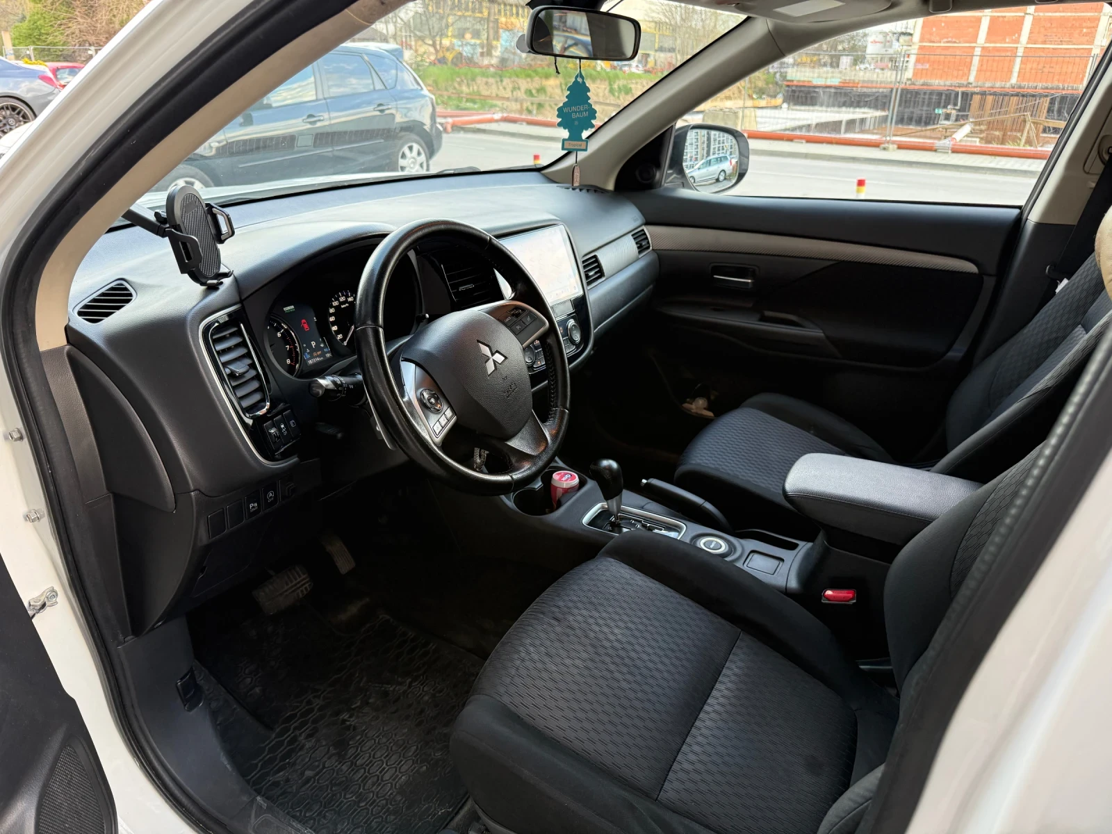 Mitsubishi Outlander 2.0, снимка 9 - Автомобили и джипове - 54128776