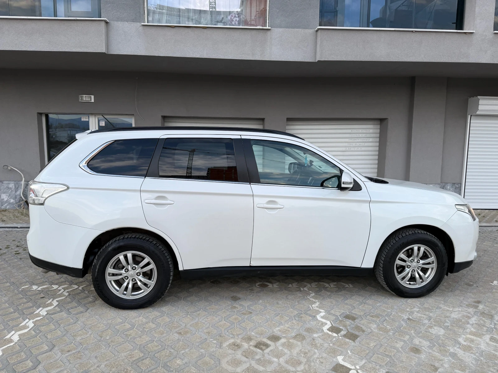 Mitsubishi Outlander 2.0, снимка 4 - Автомобили и джипове - 54128776