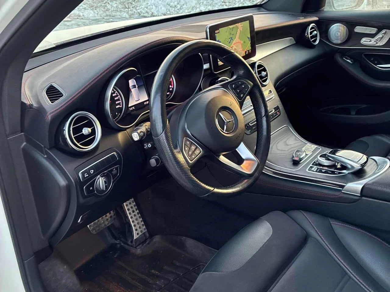 Mercedes-Benz GLC 43 AMG  | DISTRONIC | 360 | MEMORY | PANO | CARFAX | , снимка 7 - Автомобили и джипове - 54138019