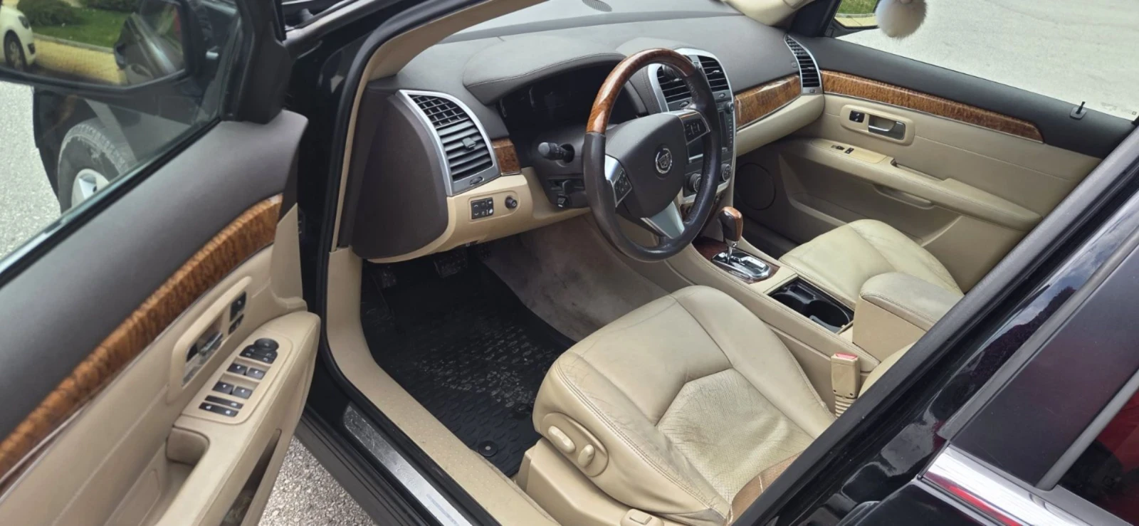 Cadillac Srx, снимка 12 - Автомобили и джипове - 54181547