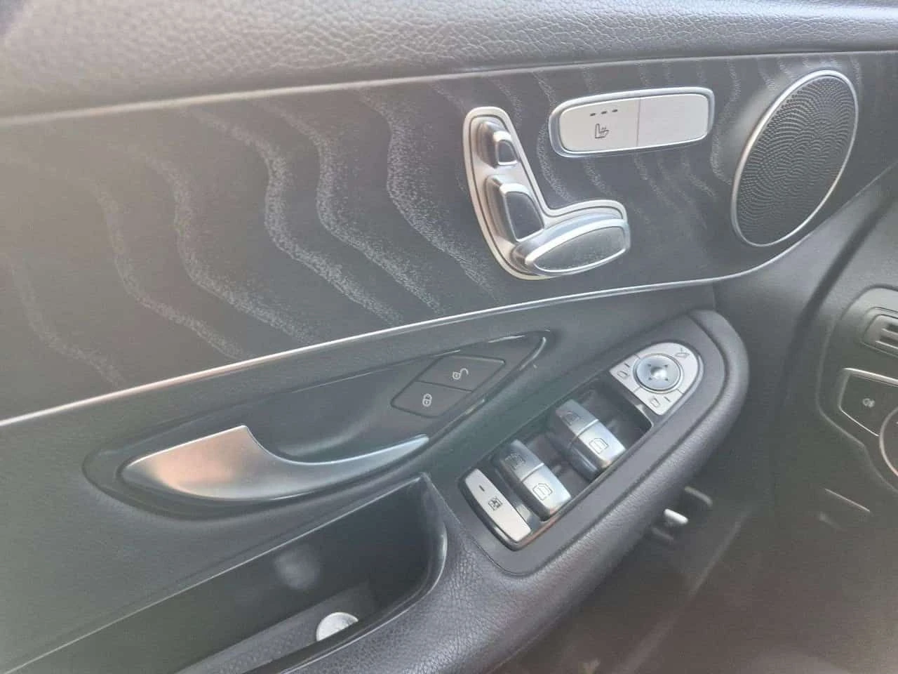 Mercedes-Benz GLC 300 ПОДГРЕВИ * ПАНО * KEYLESS * CARFAX, снимка 7 - Автомобили и джипове - 54430945