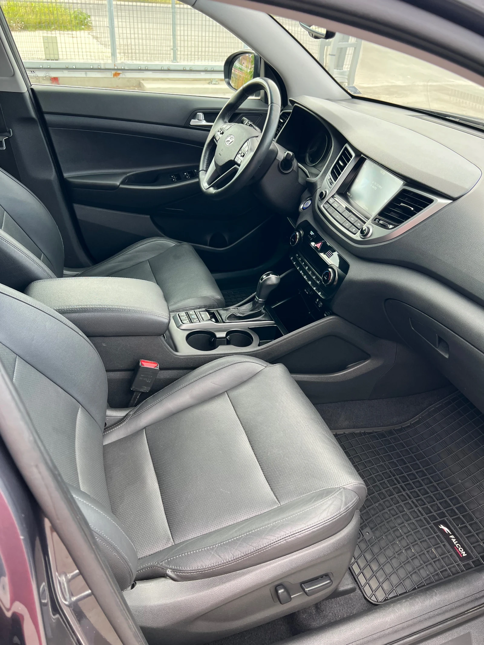Hyundai Tucson 1.7 , снимка 10 - Автомобили и джипове - 56024239