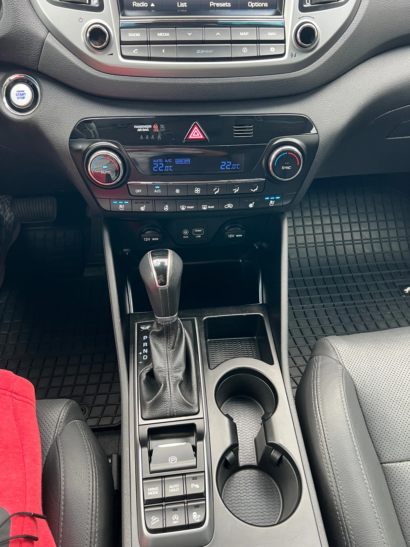 Hyundai Tucson 1.7 , снимка 8 - Автомобили и джипове - 56024239