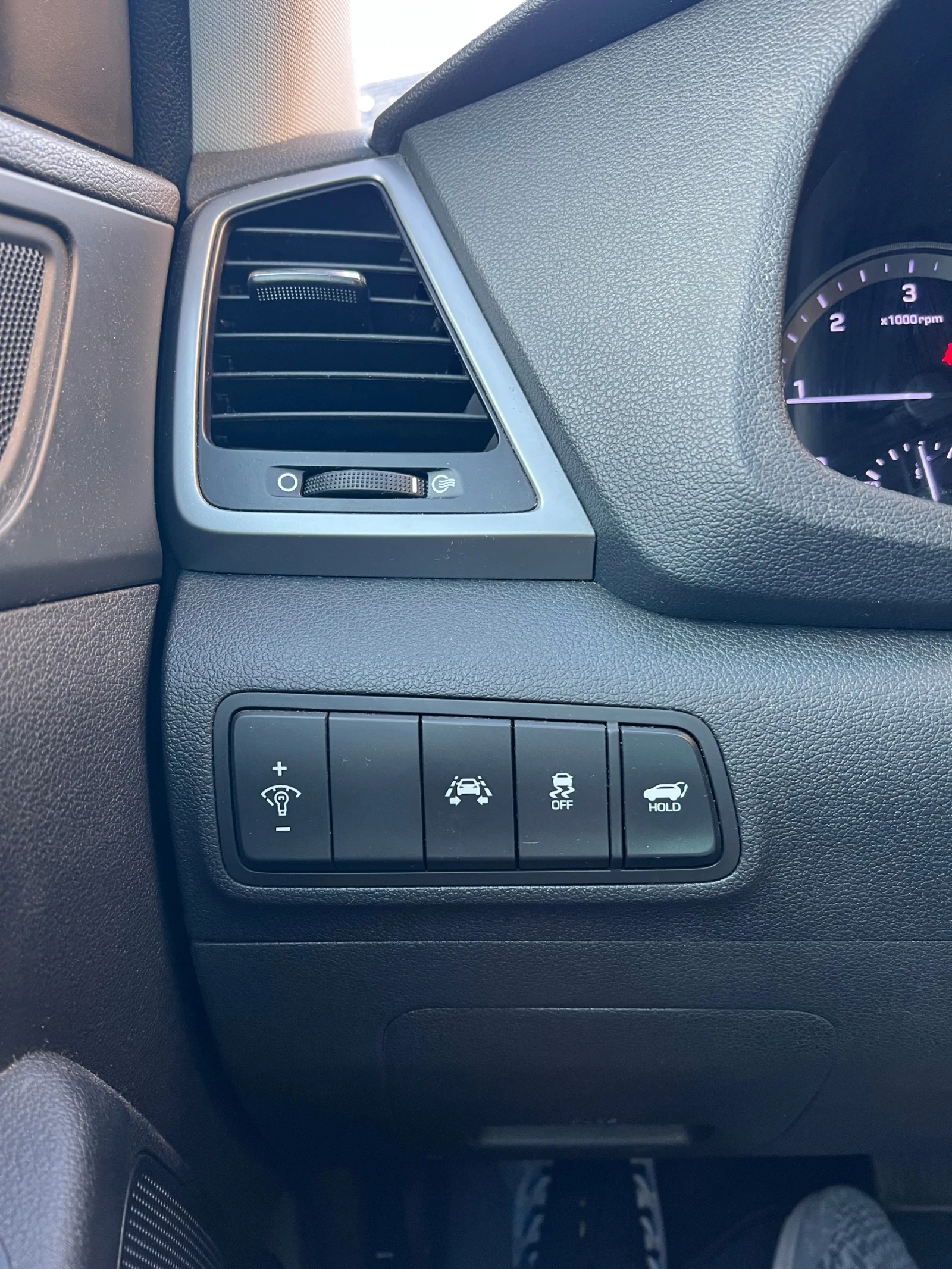 Hyundai Tucson 1.7 , снимка 15 - Автомобили и джипове - 56024239