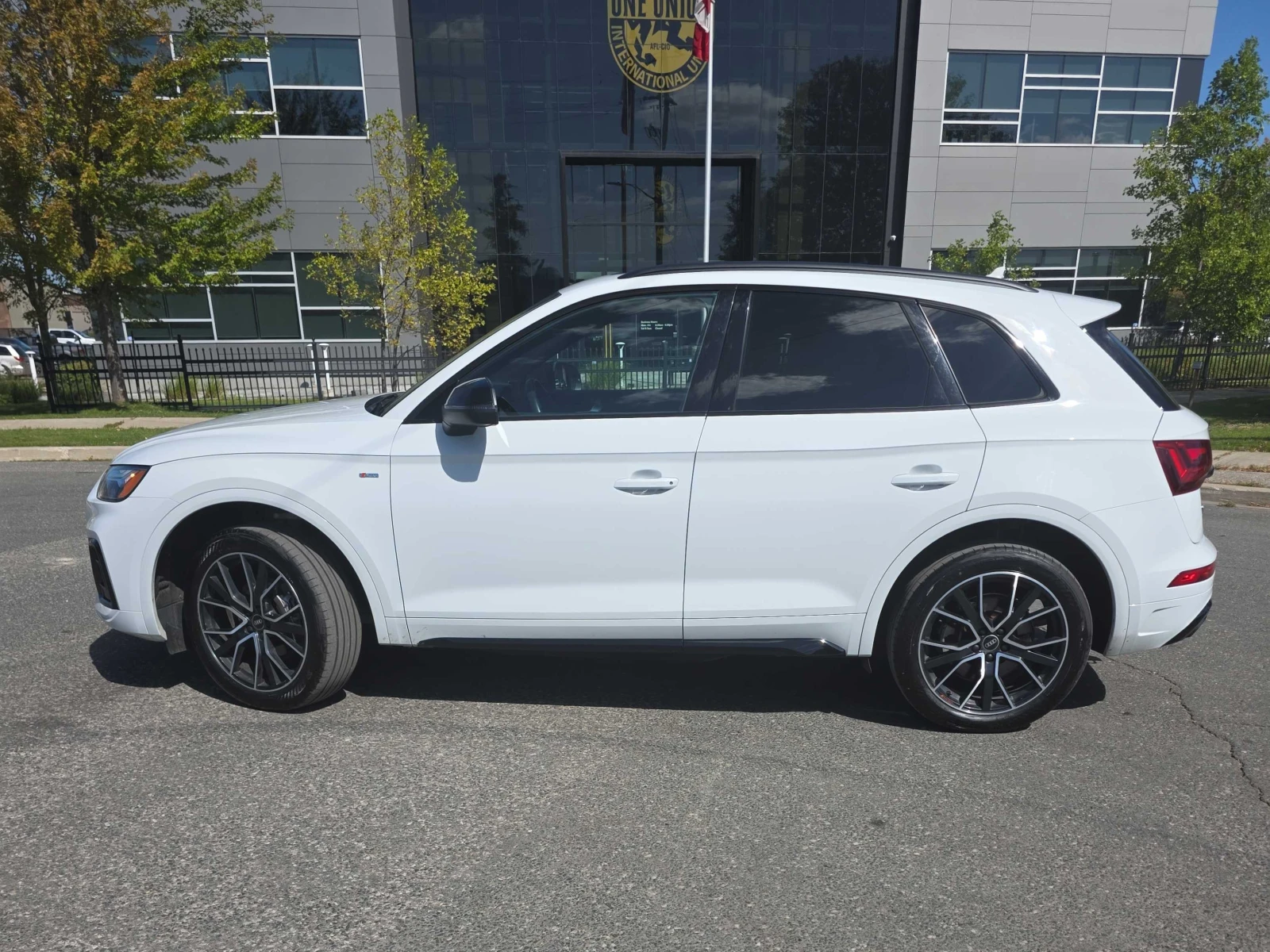 Audi Q5 * Progressiv * CARFAX * БЕЗ ПЪРВОНАЧАЛНА ВНОСКА, снимка 2 - Автомобили и джипове - 56056790