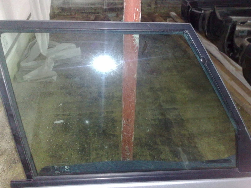 стъкло предно дясно за Рено Еспейс 01г. 