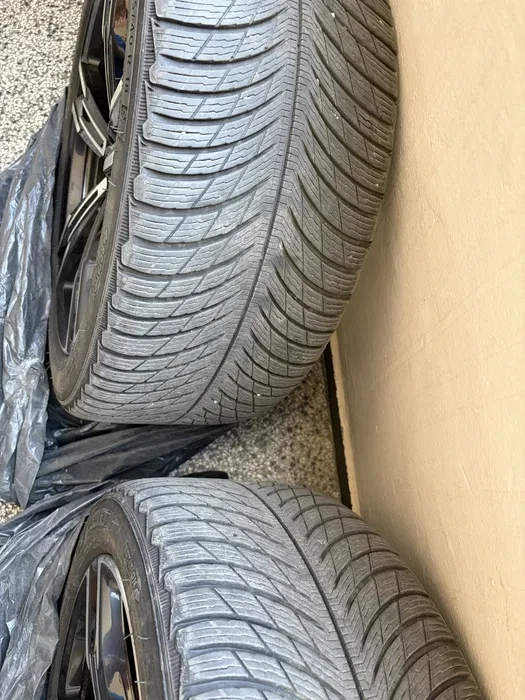 Гуми Зимни 255/40R18
