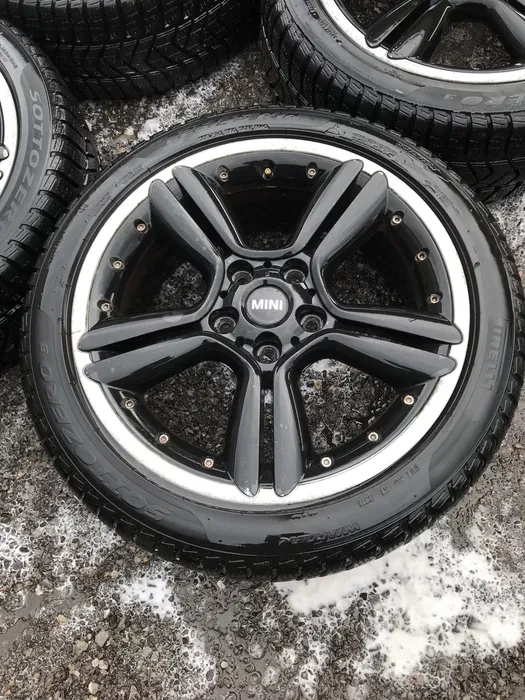 Гуми с джанти Pirelli 225/45R18, снимка 2 - Гуми и джанти - 56242578