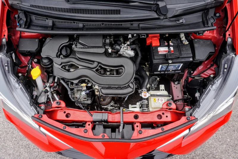 Toyota Yaris 1.0i ACTIVE, снимка 14 - Автомобили и джипове - 28699574