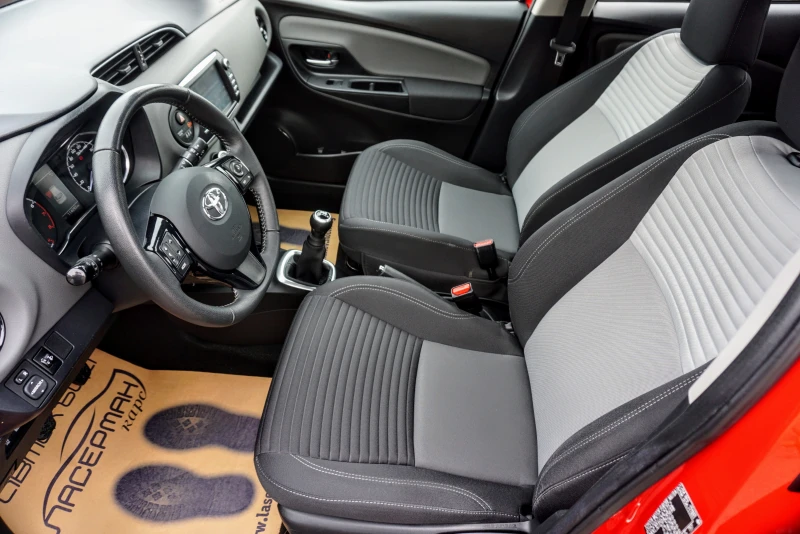 Toyota Yaris 1.0i ACTIVE, снимка 5 - Автомобили и джипове - 28699574