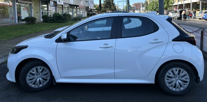 Toyota Yaris Hybrid, снимка 1 - Автомобили и джипове - 47578810