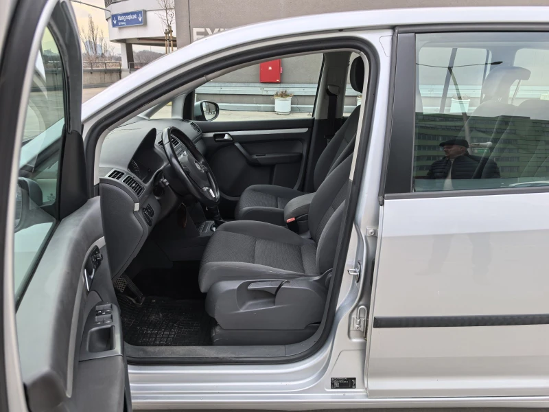 VW Touran, снимка 8 - Автомобили и джипове - 48997326