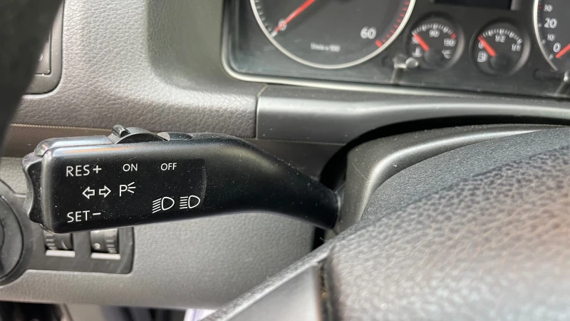 VW Touran 1.9tdi 6ск. , снимка 16 - Автомобили и джипове - 50727299