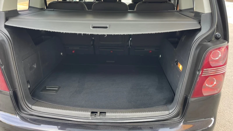 VW Touran 1.9tdi 6ск. , снимка 15 - Автомобили и джипове - 50727299