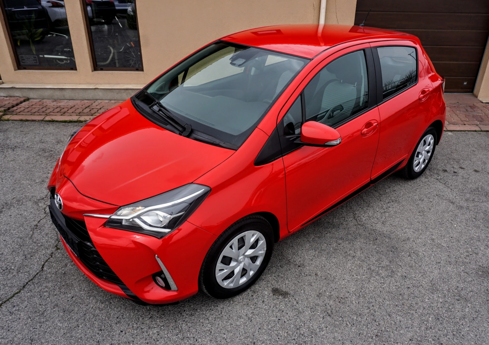 Toyota Yaris 1.0i ACTIVE, снимка 1