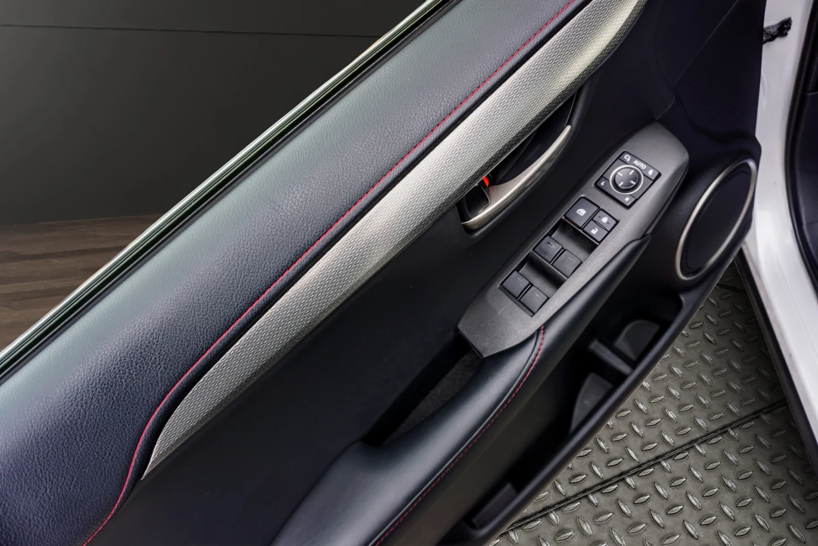 Lexus NX 300h 2.5H F-SPORT 4WD, снимка 5 - Автомобили и джипове - 28699574