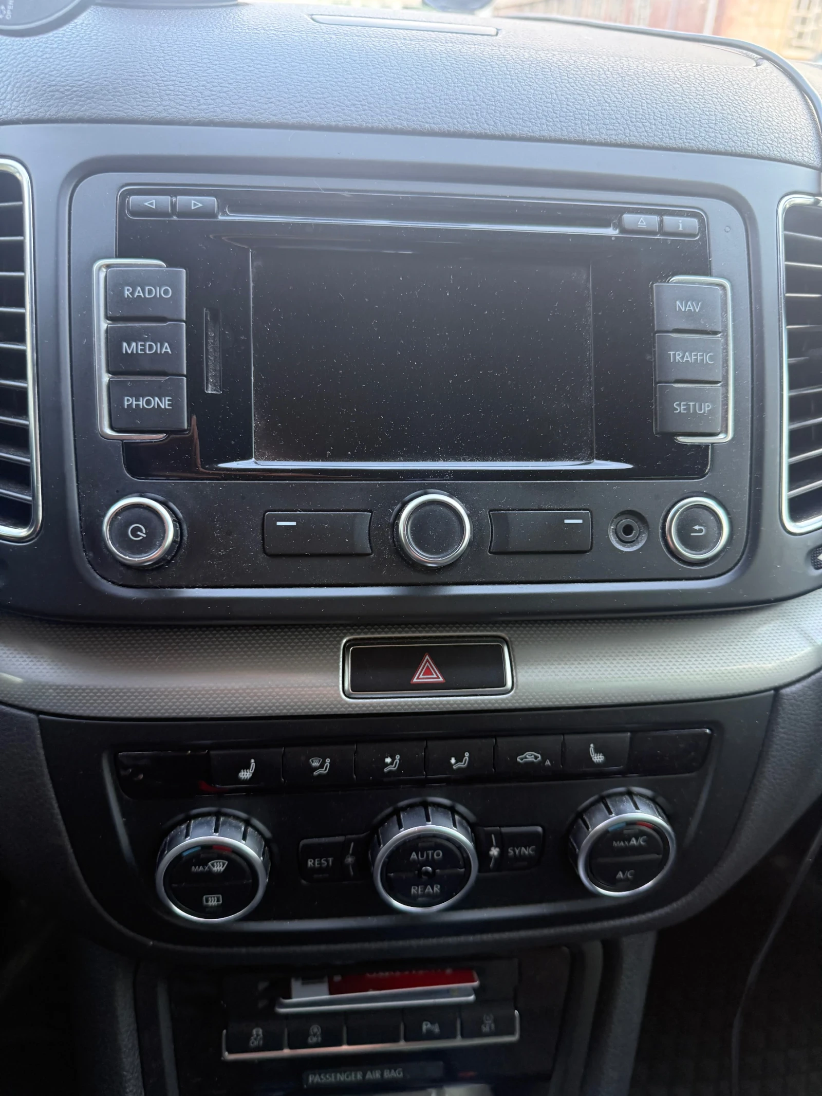 VW Sharan 2.0 TDI 140, снимка 7 - Автомобили и джипове - 54781455