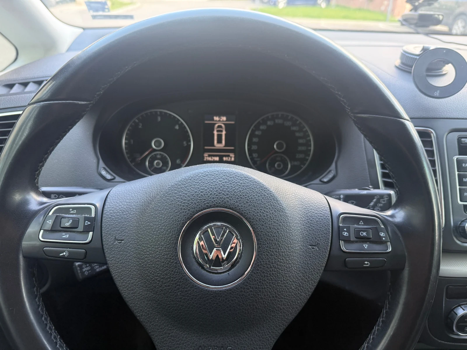 VW Sharan 2.0 TDI 140, снимка 6 - Автомобили и джипове - 54781455