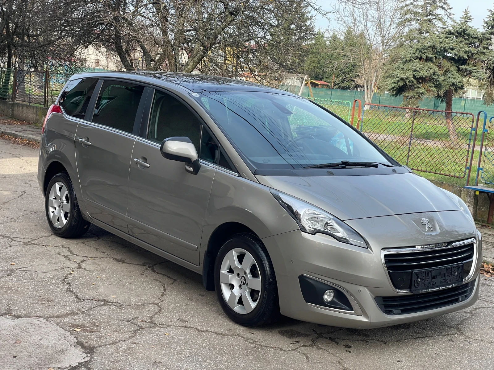 Peugeot 5008 1.6HDI* full*  - изображение 7