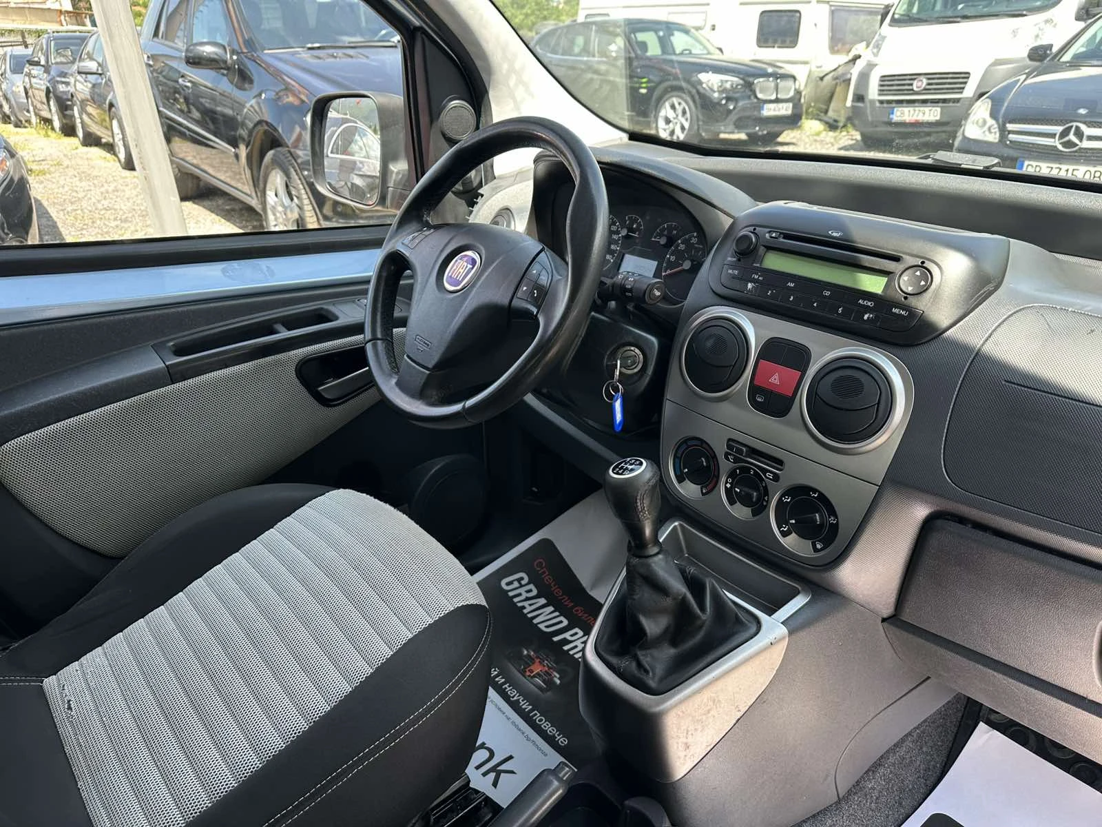 Fiat Qubo 1.3Mjet Kлиматик 4+ 1 МЕСТА, снимка 14 - Автомобили и джипове - 54792660