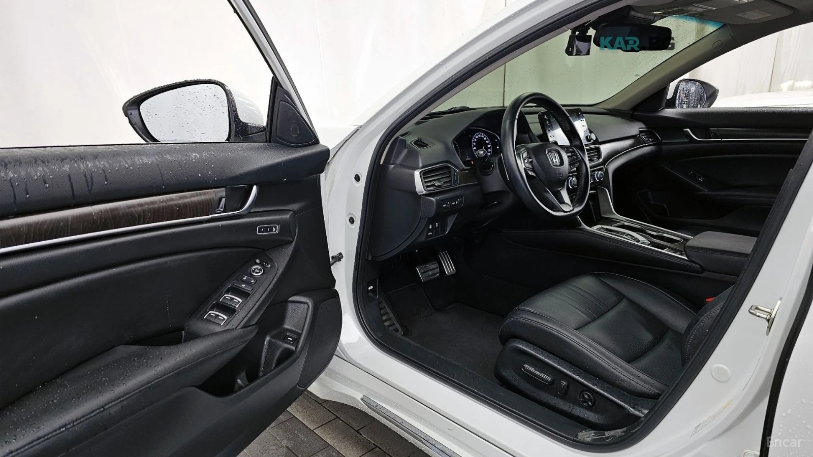 Honda Accord 2.0 Turbo Sport* КОЖА* НАВИ* ПАНО, снимка 9 - Автомобили и джипове - 55398358